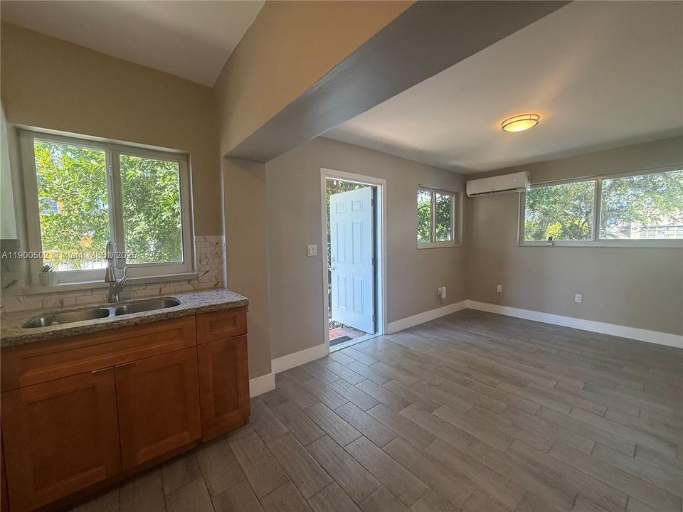 For Rent: $1,750 (1 beds, 1 baths, 2048 Square Feet)