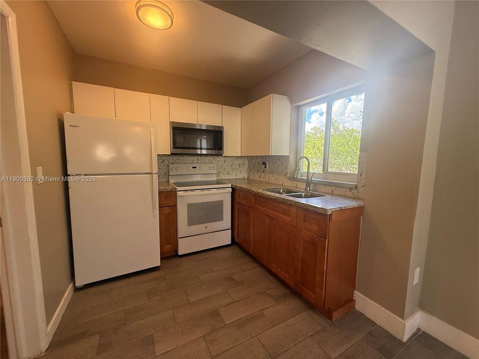 For Rent: $1,750 (1 beds, 1 baths, 2048 Square Feet)