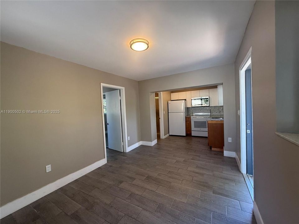 For Rent: $1,750 (1 beds, 1 baths, 2048 Square Feet)