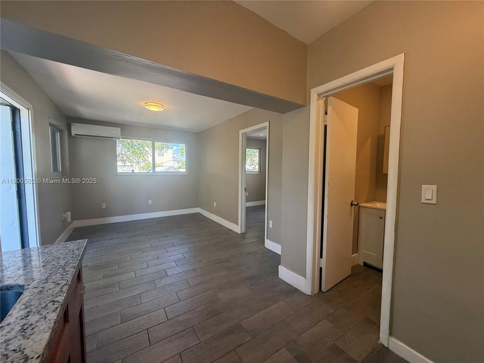 For Rent: $1,750 (1 beds, 1 baths, 2048 Square Feet)