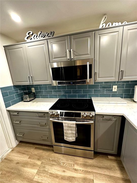 最近租的: $2,000 (1 贝兹, 1 浴室, 775 平方英尺)