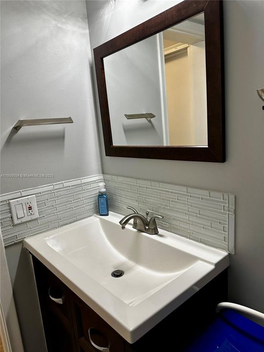 最近租的: $2,000 (1 贝兹, 1 浴室, 775 平方英尺)