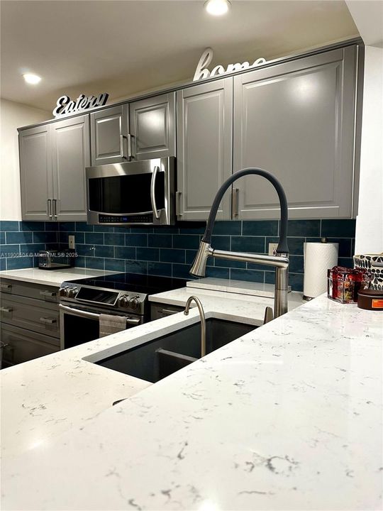 最近租的: $2,000 (1 贝兹, 1 浴室, 775 平方英尺)