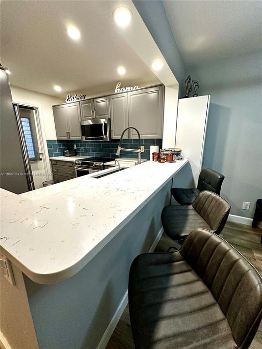 最近租的: $2,000 (1 贝兹, 1 浴室, 775 平方英尺)