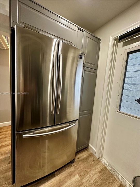 最近租的: $2,000 (1 贝兹, 1 浴室, 775 平方英尺)