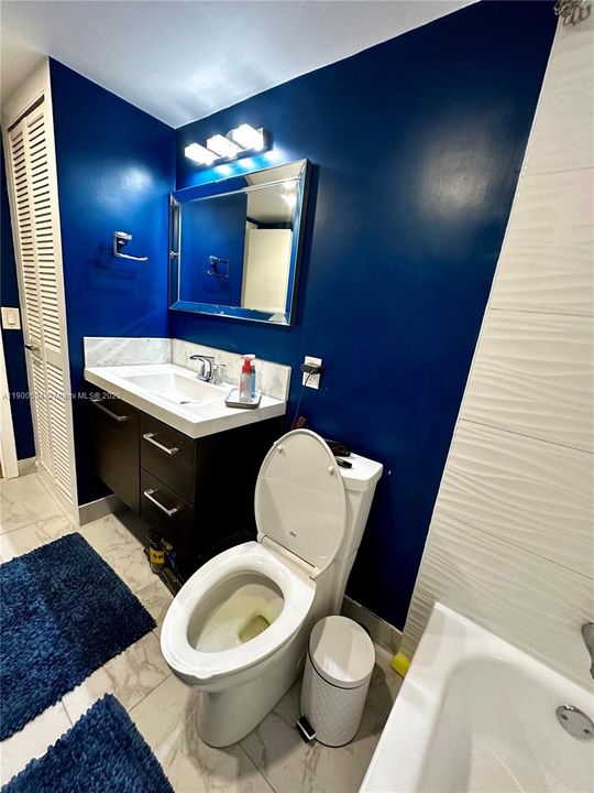 最近租的: $2,000 (1 贝兹, 1 浴室, 775 平方英尺)