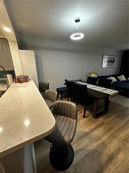 最近租的: $2,000 (1 贝兹, 1 浴室, 775 平方英尺)