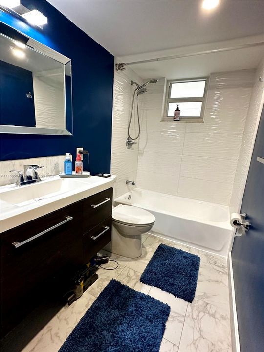 最近租的: $2,000 (1 贝兹, 1 浴室, 775 平方英尺)