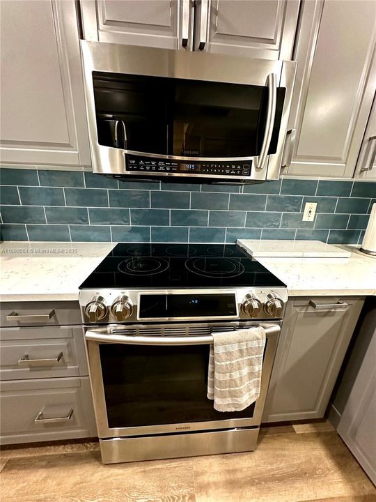 最近租的: $2,000 (1 贝兹, 1 浴室, 775 平方英尺)