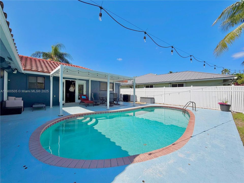 Recently Rented: $5,200 (3 beds, 2 baths, 2442 Square Feet)