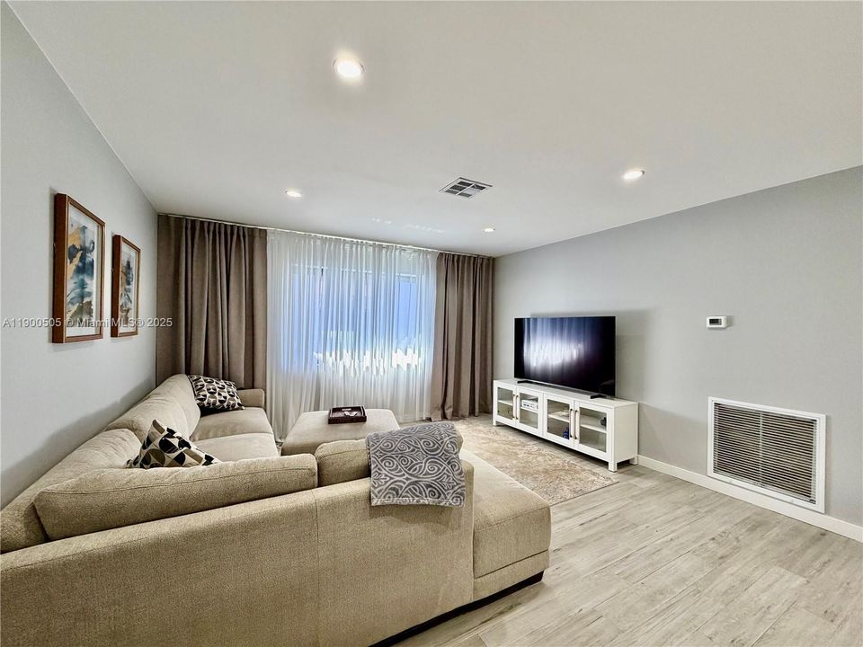 Recently Rented: $5,200 (3 beds, 2 baths, 2442 Square Feet)