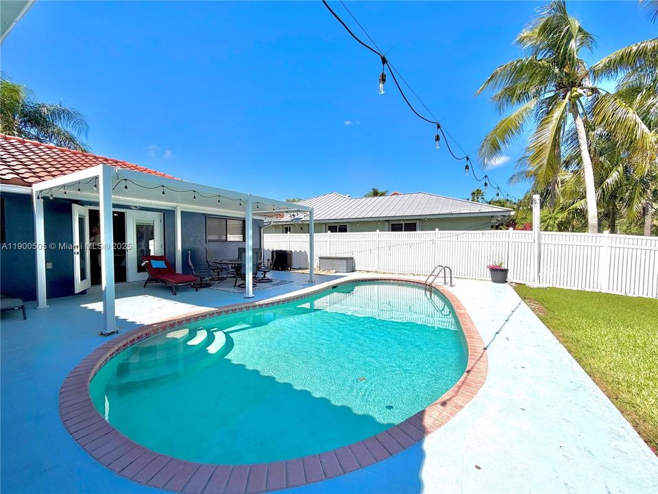 Recently Rented: $5,200 (3 beds, 2 baths, 2442 Square Feet)