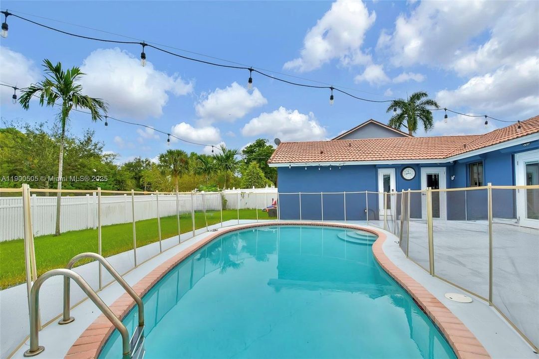 Recently Rented: $5,200 (3 beds, 2 baths, 2442 Square Feet)