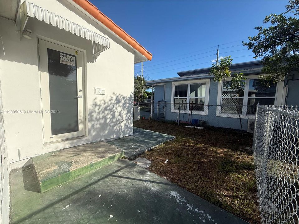 For Rent: $1,700 (1 beds, 1 baths, 2346 Square Feet)