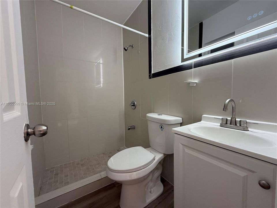 For Rent: $1,700 (1 beds, 1 baths, 2346 Square Feet)