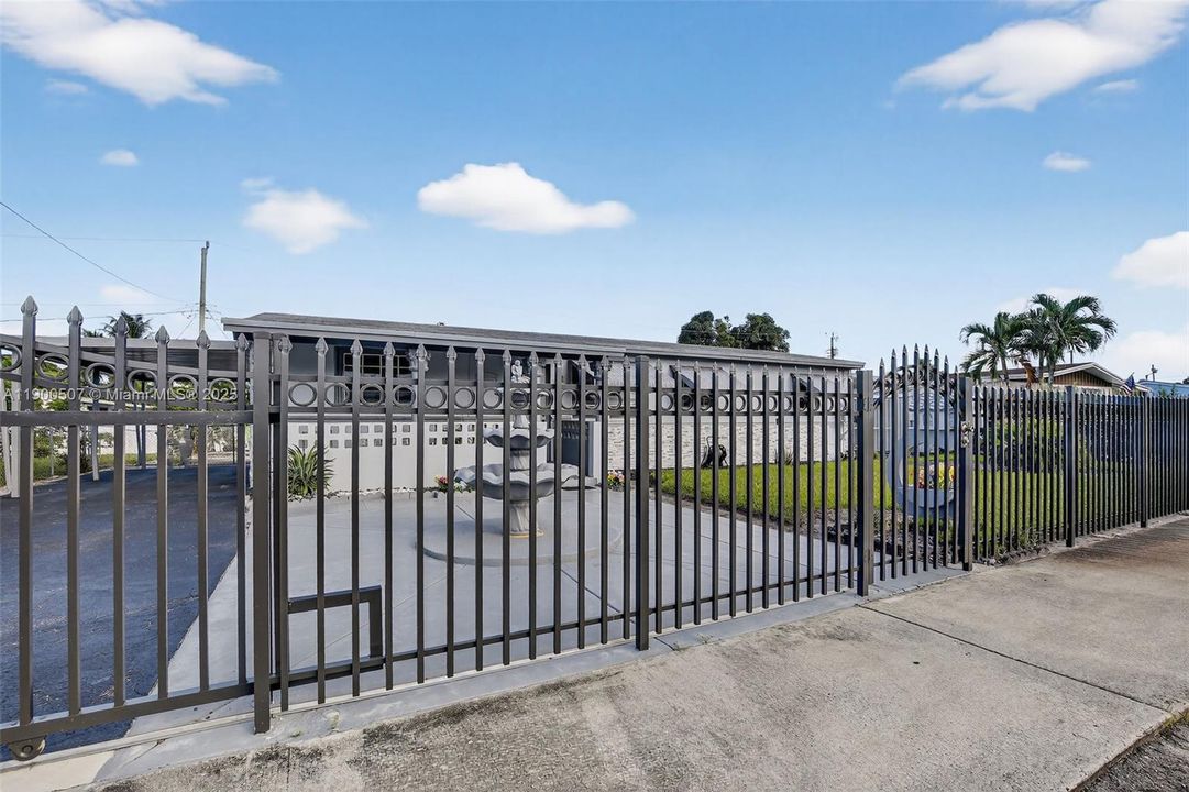 Active With Contract: $440,000 (4 beds, 2 baths, 1200 Square Feet)