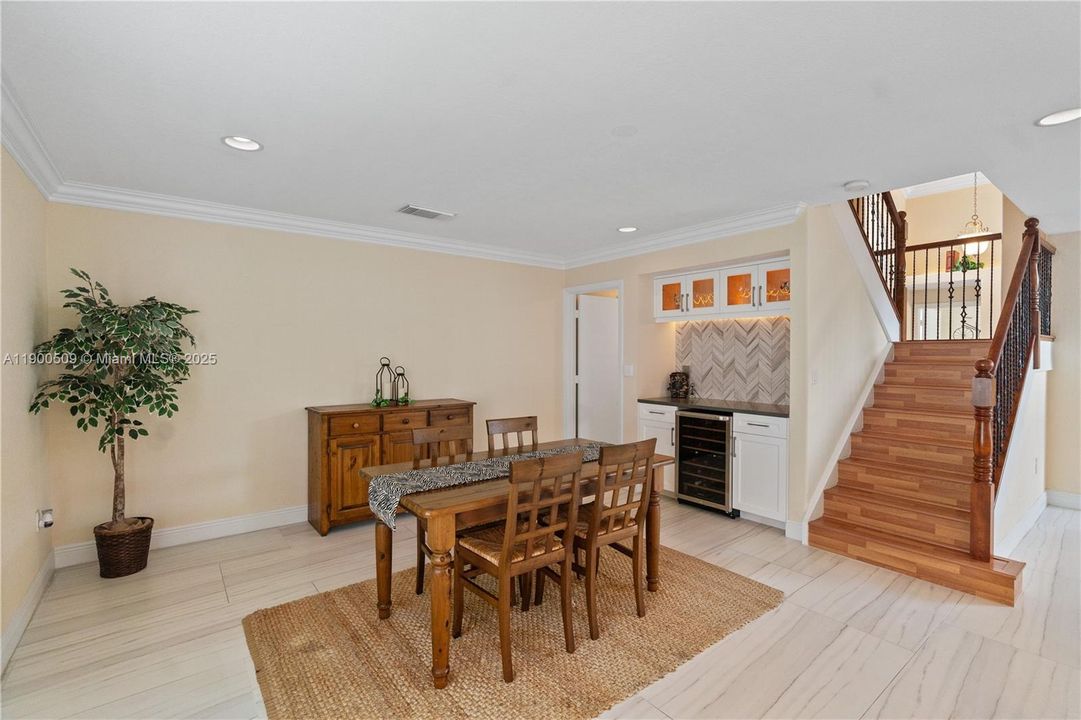 合同活跃: $820,000 (3 贝兹, 2 浴室, 2078 平方英尺)