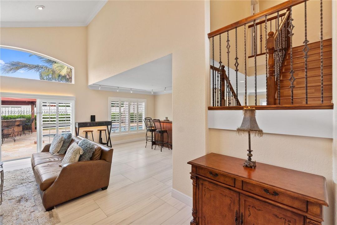 合同活跃: $820,000 (3 贝兹, 2 浴室, 2078 平方英尺)