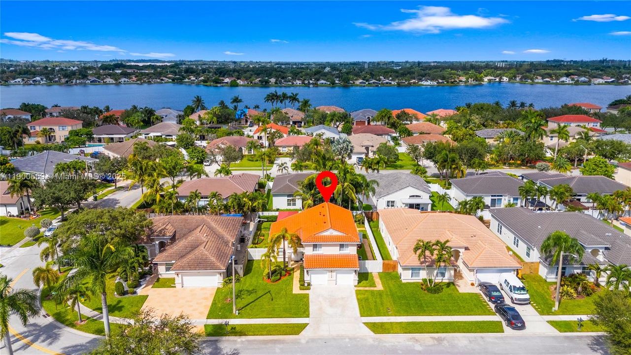 合同活跃: $820,000 (3 贝兹, 2 浴室, 2078 平方英尺)