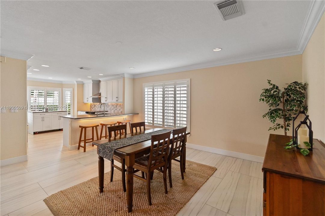 合同活跃: $820,000 (3 贝兹, 2 浴室, 2078 平方英尺)