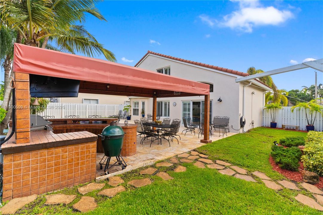 合同活跃: $820,000 (3 贝兹, 2 浴室, 2078 平方英尺)