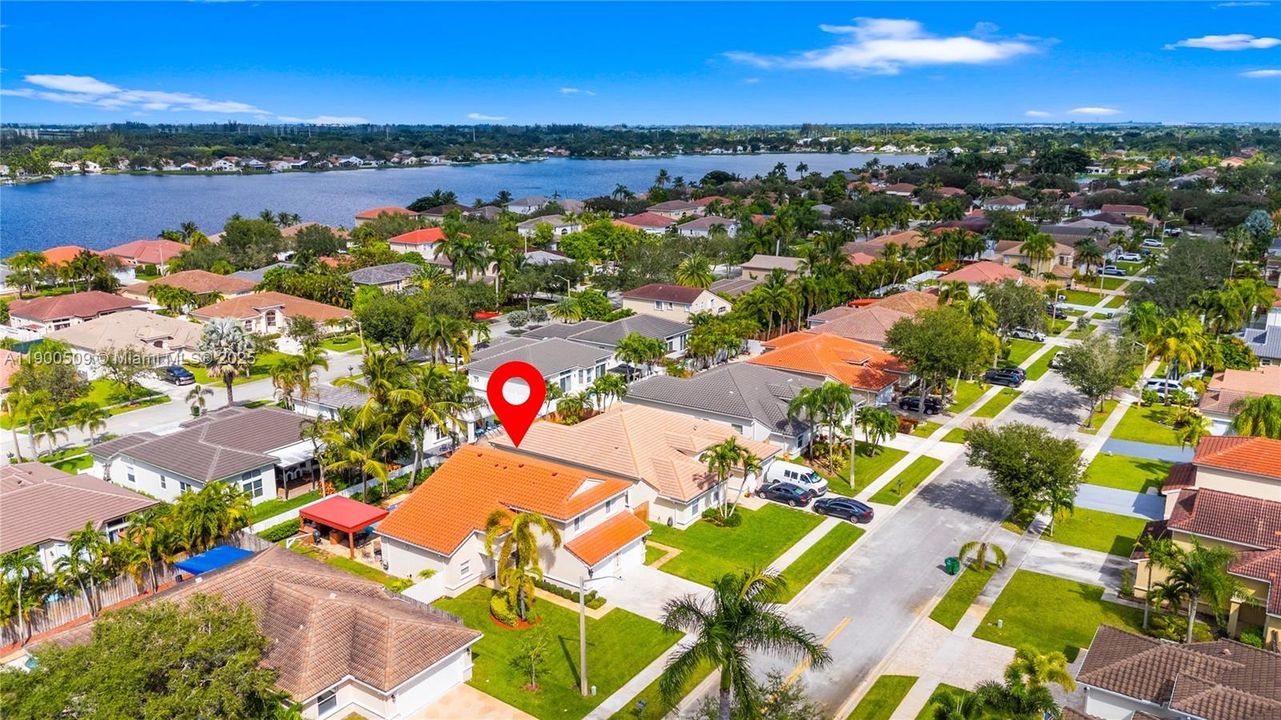 合同活跃: $820,000 (3 贝兹, 2 浴室, 2078 平方英尺)