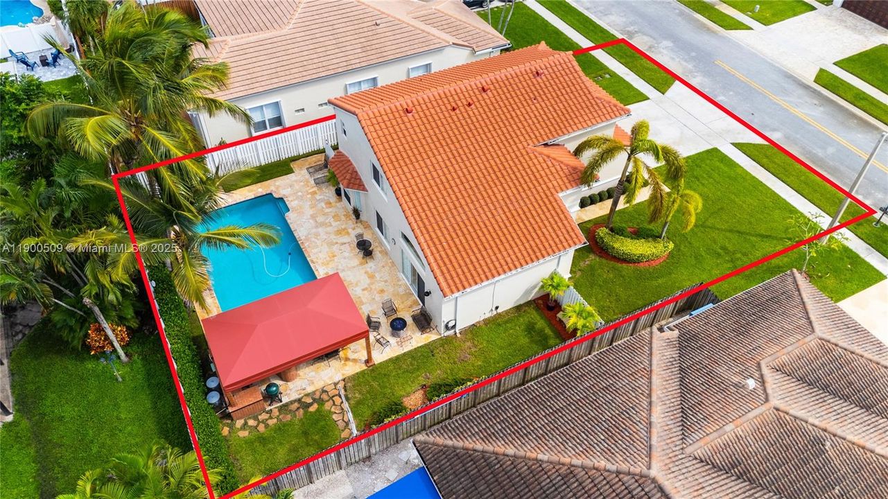 合同活跃: $820,000 (3 贝兹, 2 浴室, 2078 平方英尺)