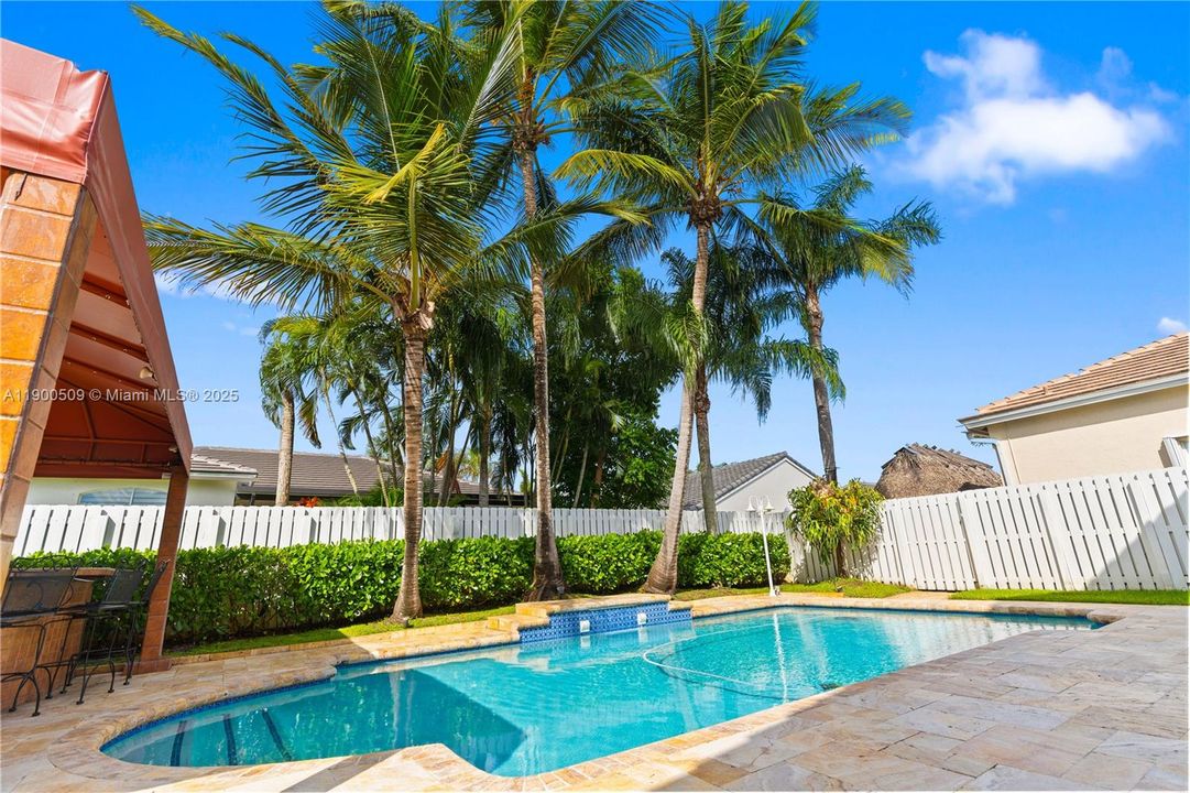 合同活跃: $820,000 (3 贝兹, 2 浴室, 2078 平方英尺)