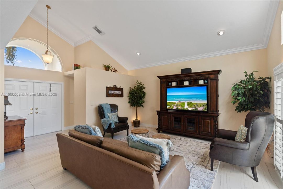 合同活跃: $820,000 (3 贝兹, 2 浴室, 2078 平方英尺)