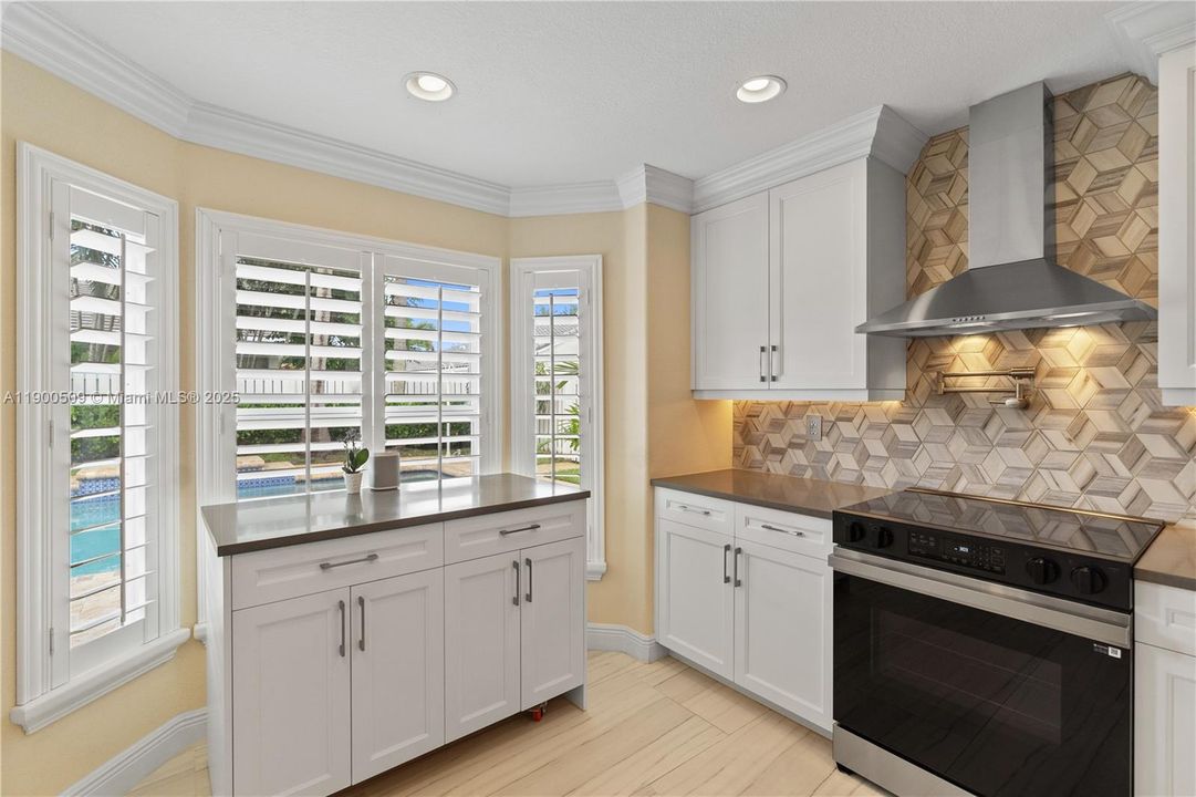 合同活跃: $820,000 (3 贝兹, 2 浴室, 2078 平方英尺)