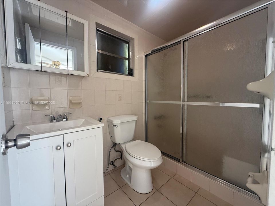 В аренду: $1,350 (0 спален, 1 ванн, 967 Квадратных фут)