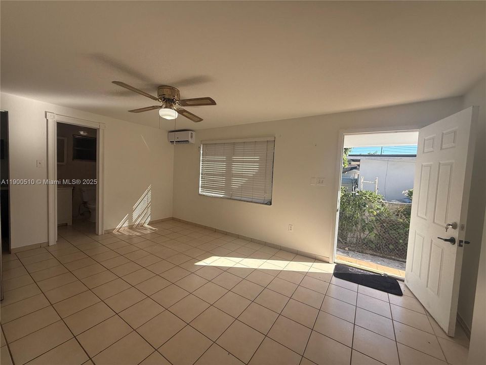 В аренду: $1,350 (0 спален, 1 ванн, 967 Квадратных фут)