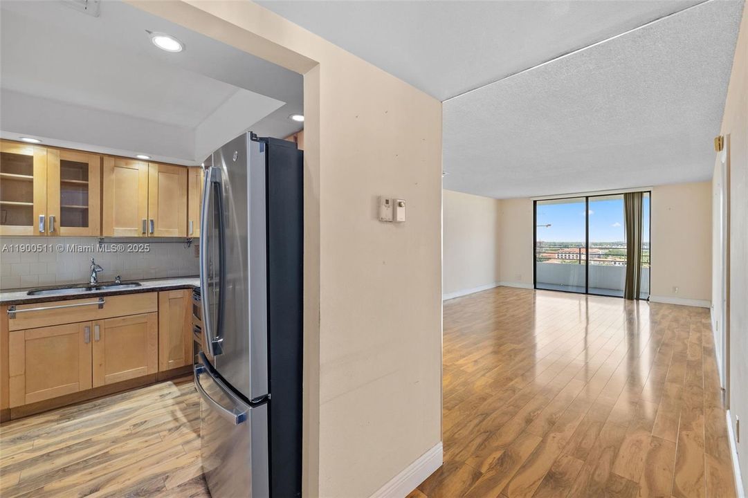 For Sale: $295,000 (2 beds, 2 baths, 1400 Square Feet)