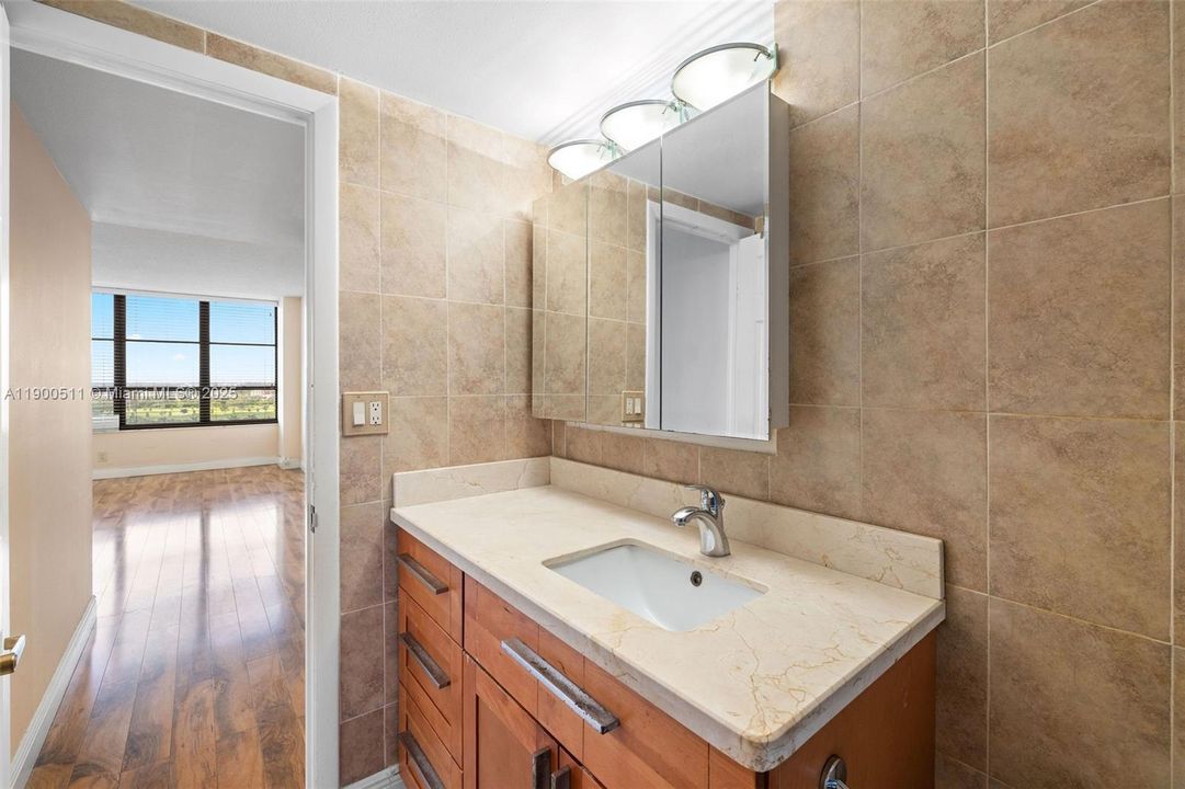 For Sale: $295,000 (2 beds, 2 baths, 1400 Square Feet)