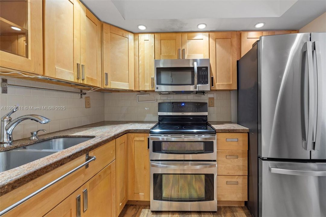 For Sale: $295,000 (2 beds, 2 baths, 1400 Square Feet)