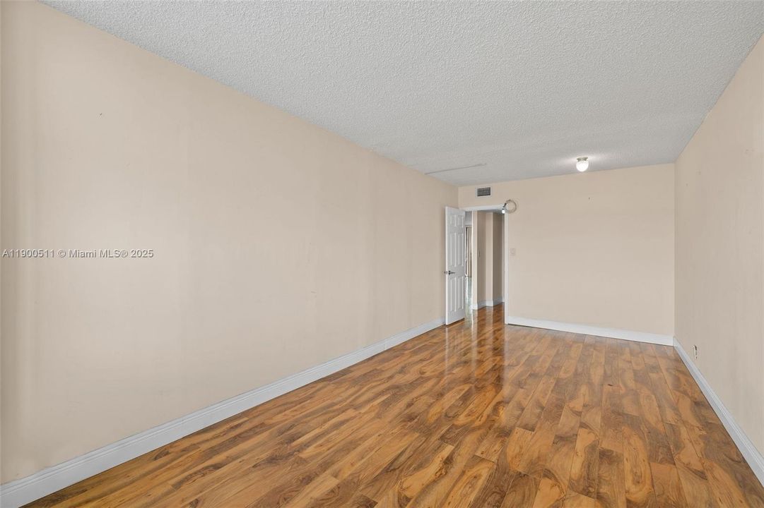 For Sale: $295,000 (2 beds, 2 baths, 1400 Square Feet)