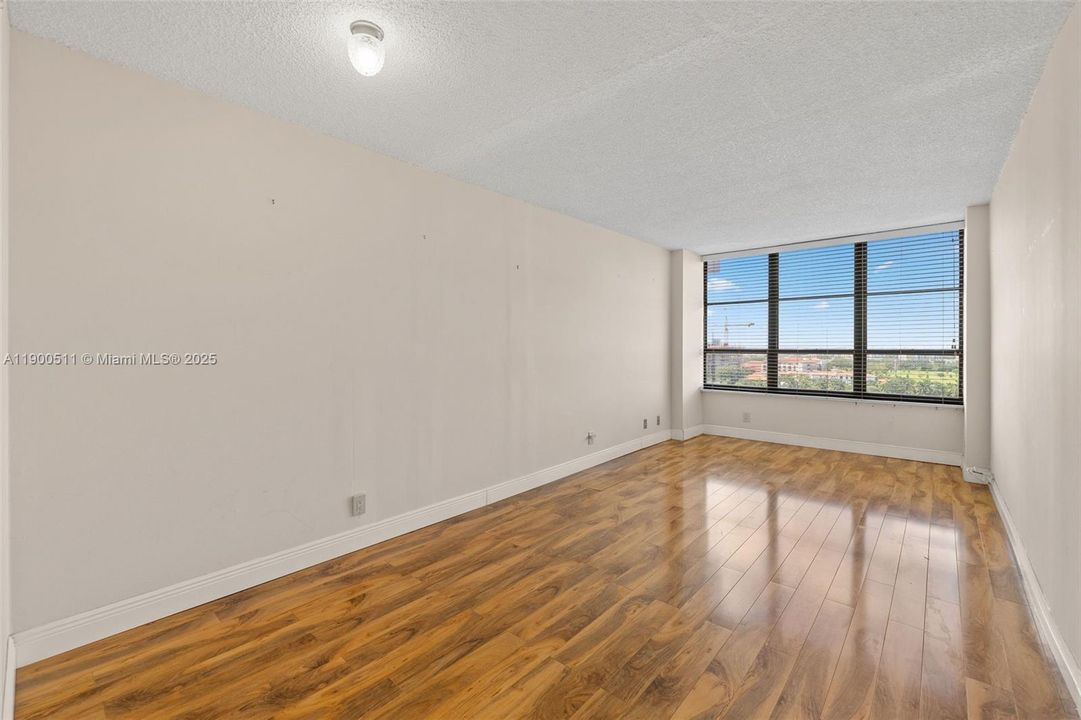 For Sale: $295,000 (2 beds, 2 baths, 1400 Square Feet)