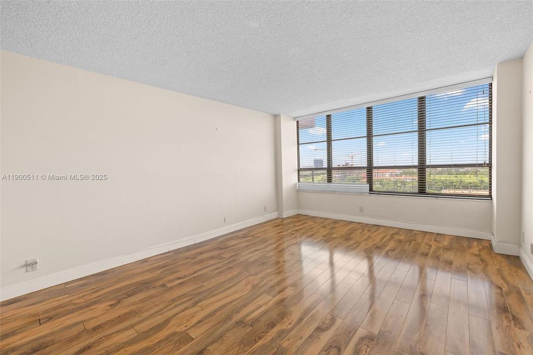 For Sale: $295,000 (2 beds, 2 baths, 1400 Square Feet)