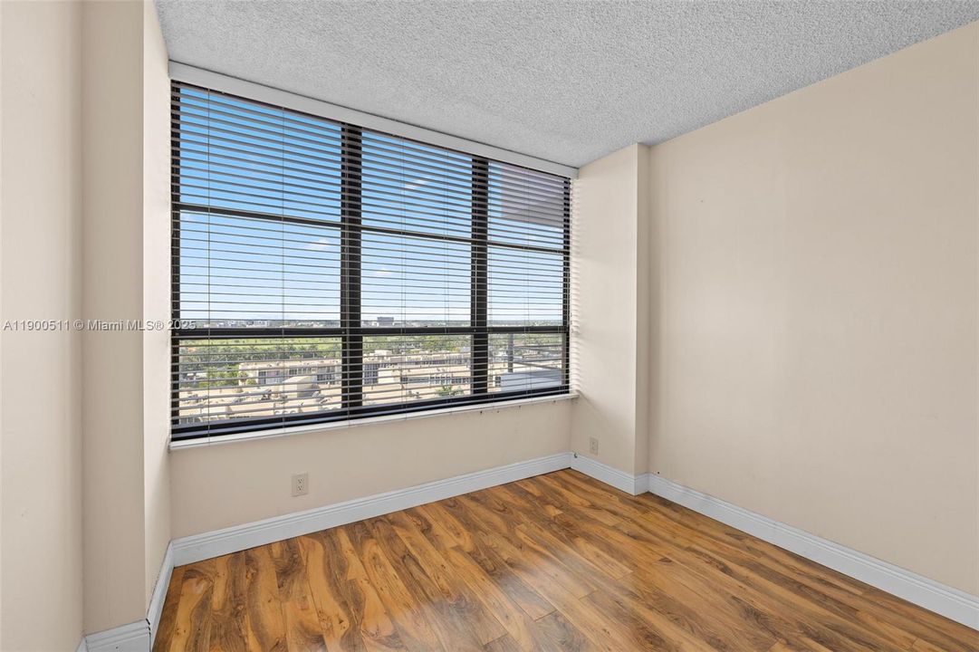 For Sale: $295,000 (2 beds, 2 baths, 1400 Square Feet)