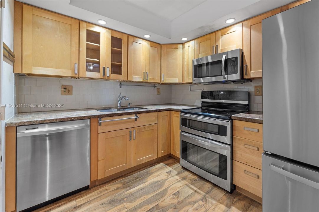For Sale: $295,000 (2 beds, 2 baths, 1400 Square Feet)