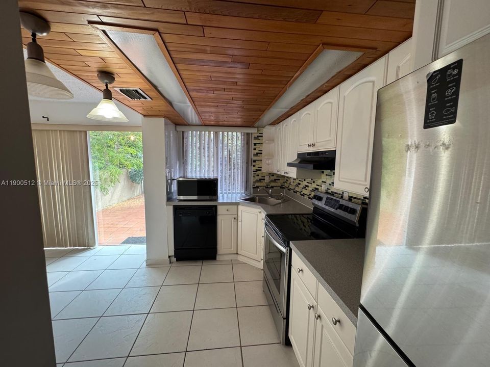 For Rent: $2,590 (2 beds, 2 baths, 1340 Square Feet)