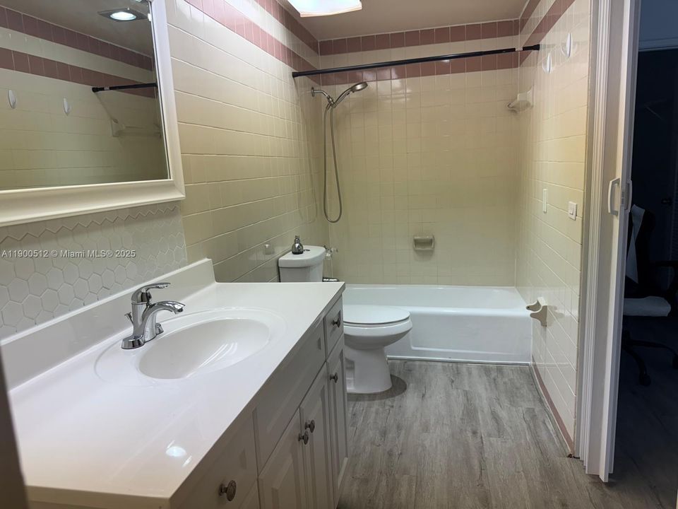 For Rent: $2,590 (2 beds, 2 baths, 1340 Square Feet)