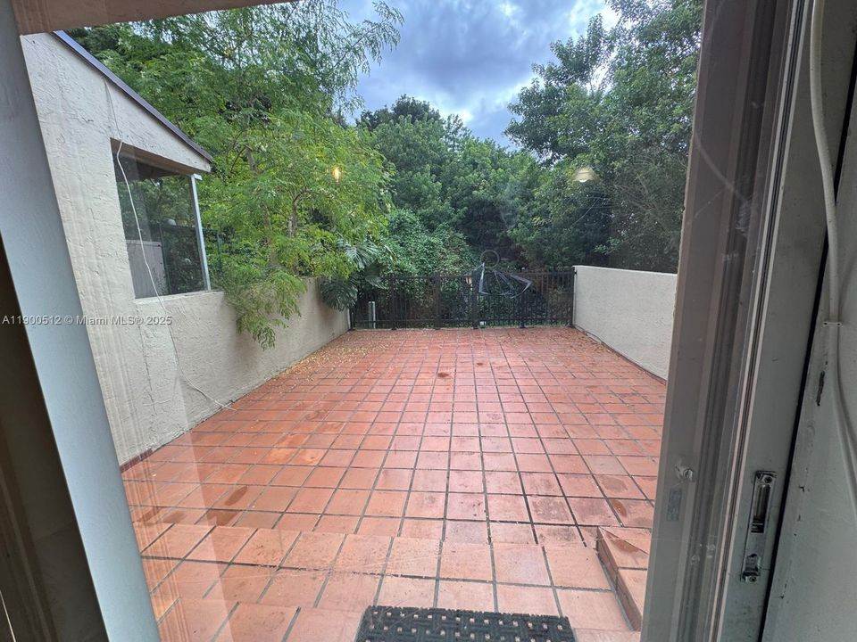 For Rent: $2,590 (2 beds, 2 baths, 1340 Square Feet)