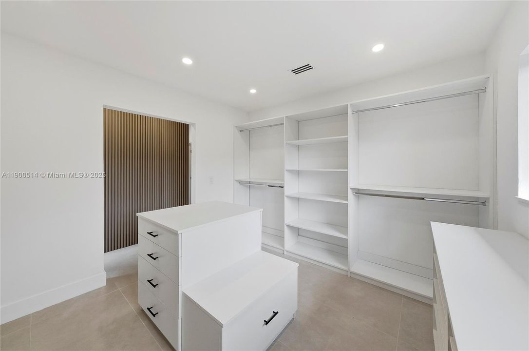 For Sale: $1,180,000 (4 beds, 4 baths, 1949 Square Feet)