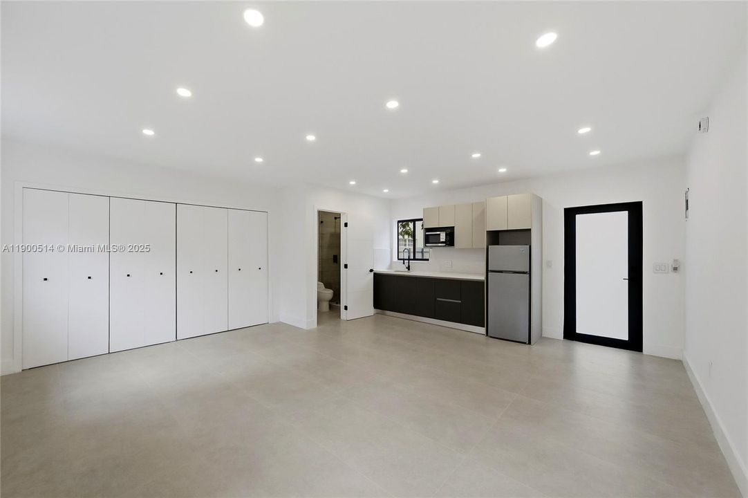 For Sale: $1,180,000 (4 beds, 4 baths, 1949 Square Feet)