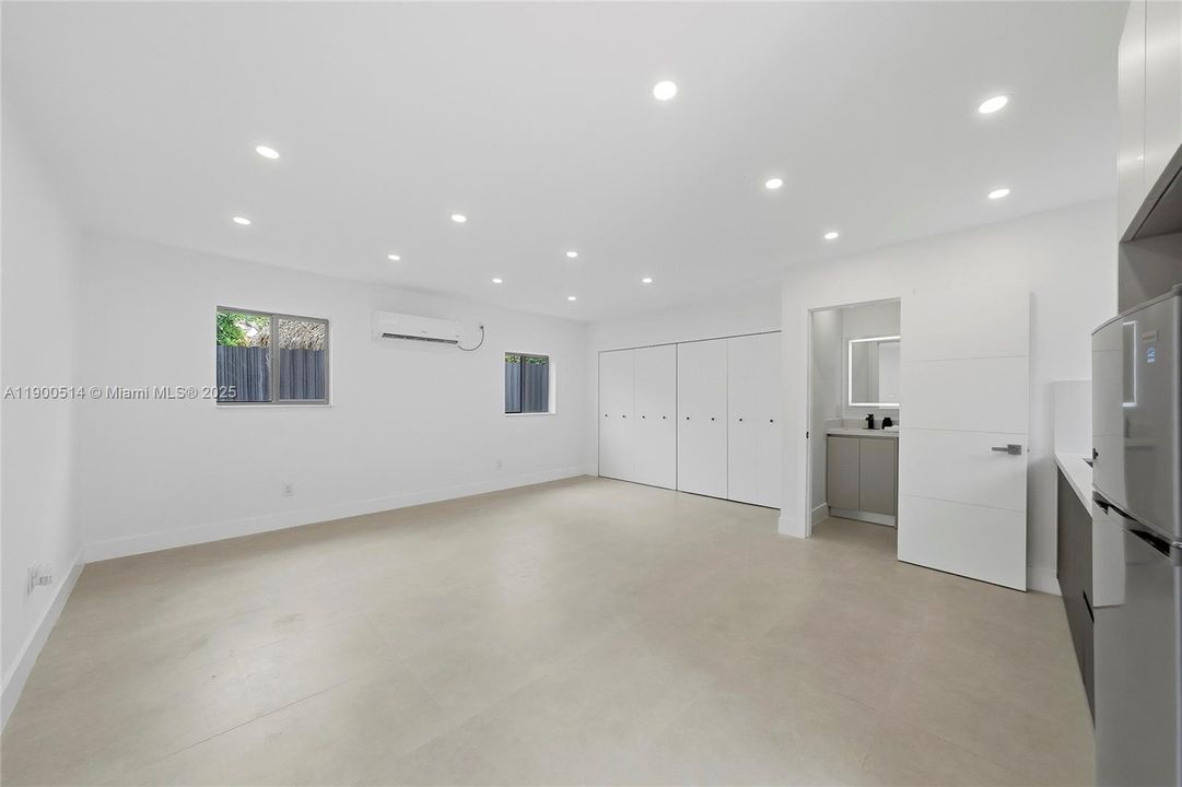 For Sale: $1,180,000 (4 beds, 4 baths, 1949 Square Feet)