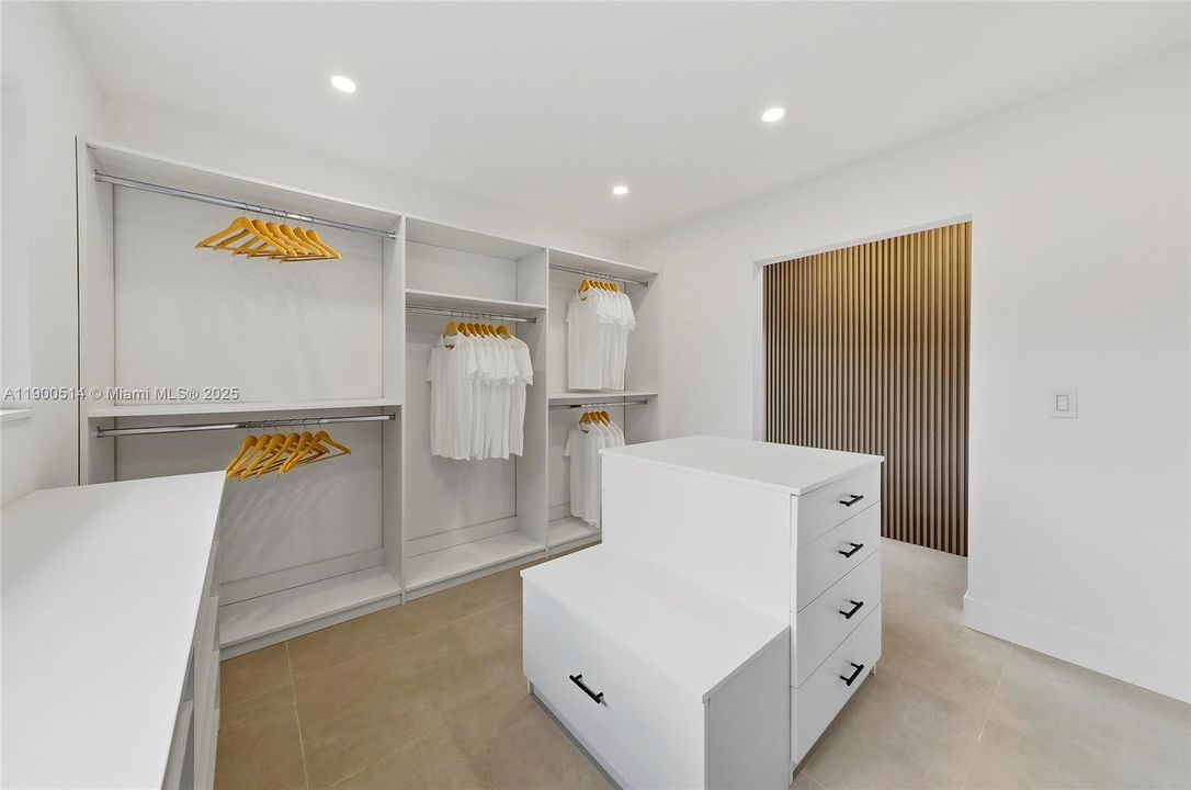 For Sale: $1,180,000 (4 beds, 4 baths, 1949 Square Feet)