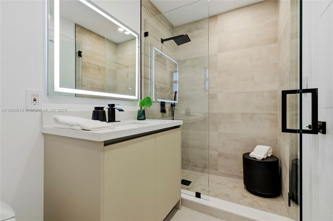 For Sale: $1,180,000 (4 beds, 4 baths, 1949 Square Feet)