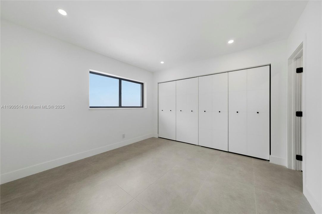 For Sale: $1,180,000 (4 beds, 4 baths, 1949 Square Feet)