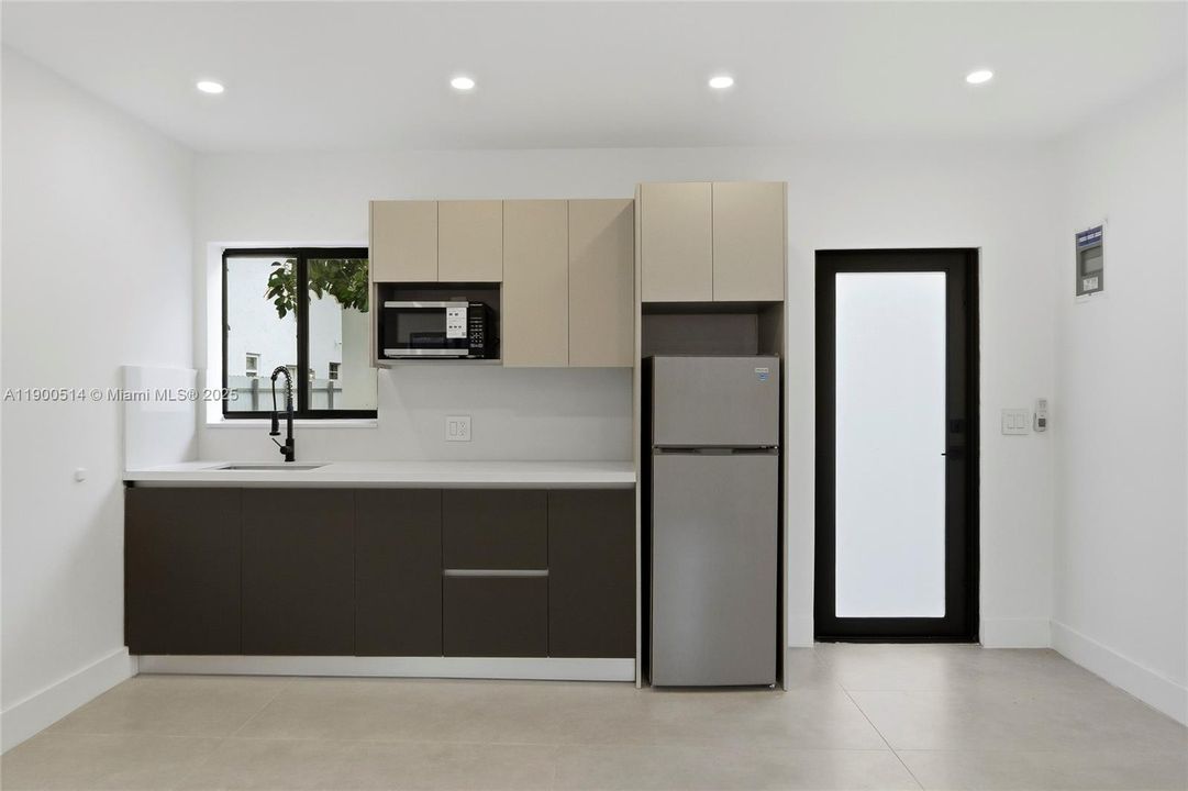 For Sale: $1,180,000 (4 beds, 4 baths, 1949 Square Feet)